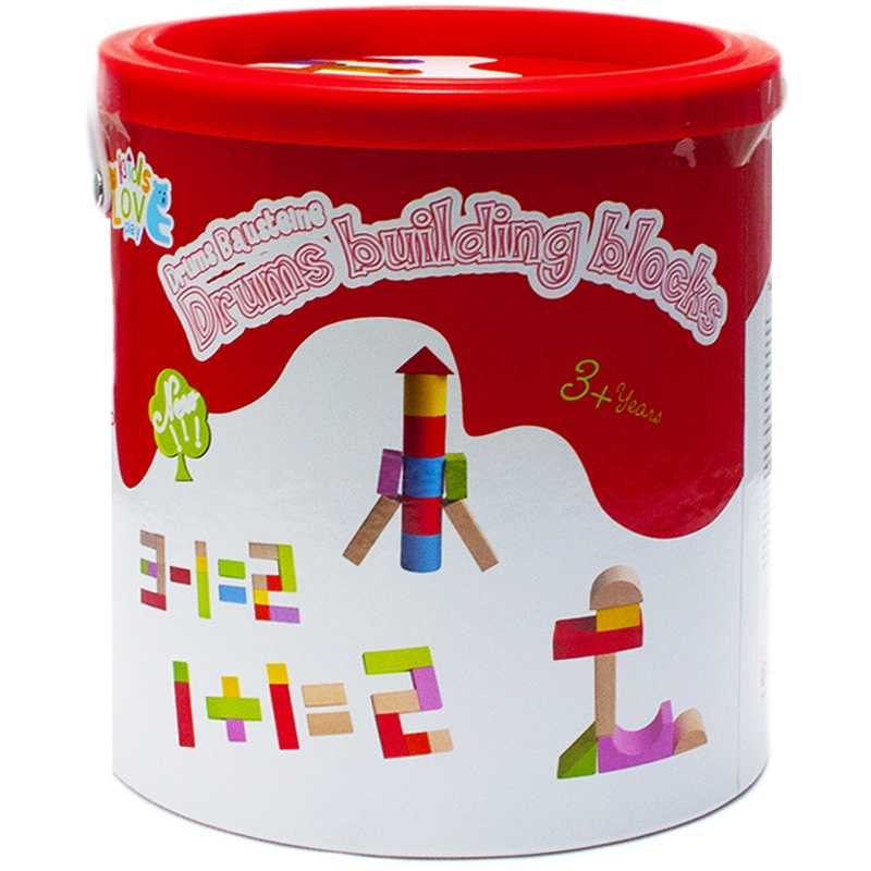 - Acest set contine 40 de cuburi din lemn, cu sectiunea sub forma de triunghi, patrat, dreptunghi, jumatate de cerc, cerc, dreptunghi decupat.- Piesele sunt depozitate intr-o cutie cilindrica din carton cu maner din plastic si capac din plastic.- Cuburile sunt viu colorate: galben, albastru, verde, roz, rosu, portocaliu. Unele cuburi au imprimeuri, jucaria fiind disponibila in patru variante: animale, desene, matematica, alfabet.